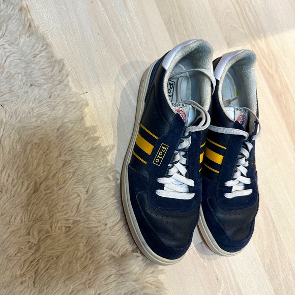 Used - Picture 1 of 3